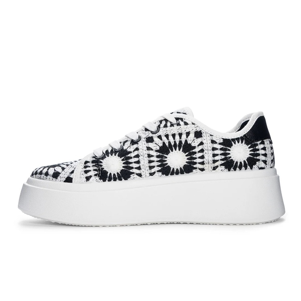 NIB Dirty Laundry Recreation Crochet Sneaker in Black & White - Women's Size 7.5 - Picture 4 of 7